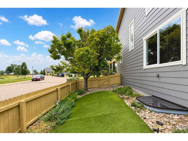 639 Summer Hawk Dr, Longmont, CO 80504