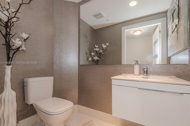 17301 Biscayne Blvd 2209, North Miami Beach, FL 33160