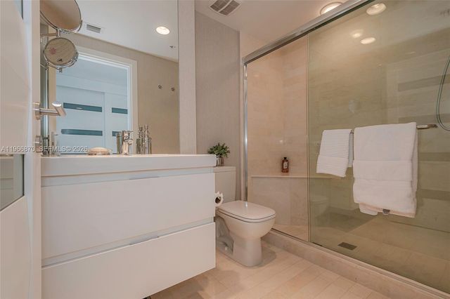 17301 Biscayne Blvd 2209, North Miami Beach, FL 33160