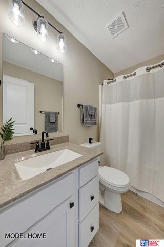 8918 Kinzie Street, Lincoln, NE 68507