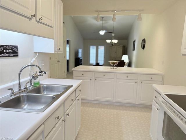 3346 Hyde Place Circle, Winston-salem, NC 27103