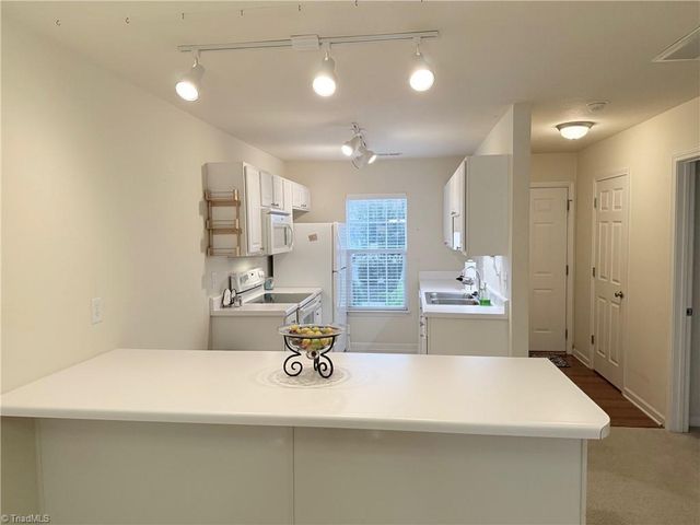 3346 Hyde Place Circle, Winston-salem, NC 27103