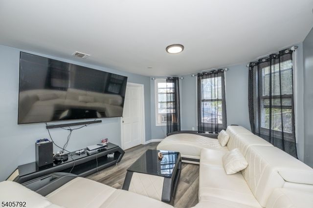 156 E Main St, Paterson City, NJ 07522