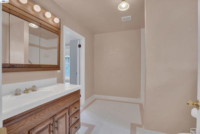 2014 Buena Vista Ave, Alameda, CA 94501