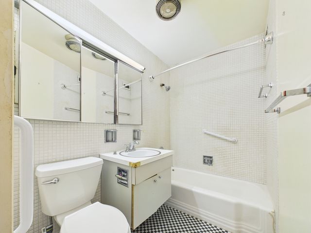 4800 S Chicago Beach Drive 2308S, Chicago, IL 60615