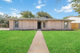 11518 Lansbury Drive, Houston, TX 77099