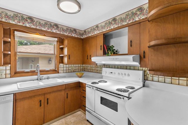 935 Virginia STREET, Racine, WI 53405