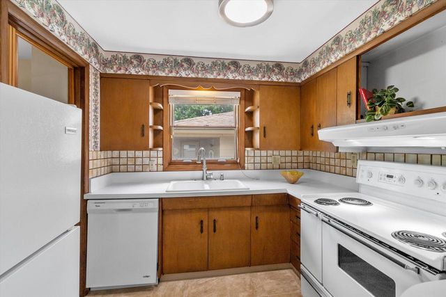 935 Virginia STREET, Racine, WI 53405