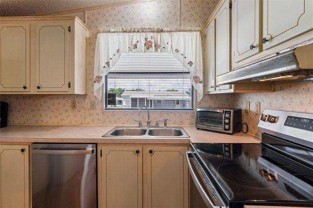 37621 ROSALITA AVENUE, Zephyrhills, FL 33541