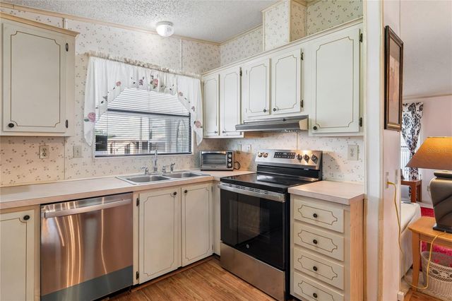 37621 ROSALITA AVENUE, Zephyrhills, FL 33541