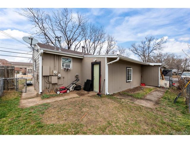 5997 Magnolia St, Commerce City, CO 80022