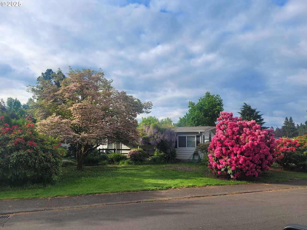 13651 WISTERIA Dr, Aurora, OR 97002