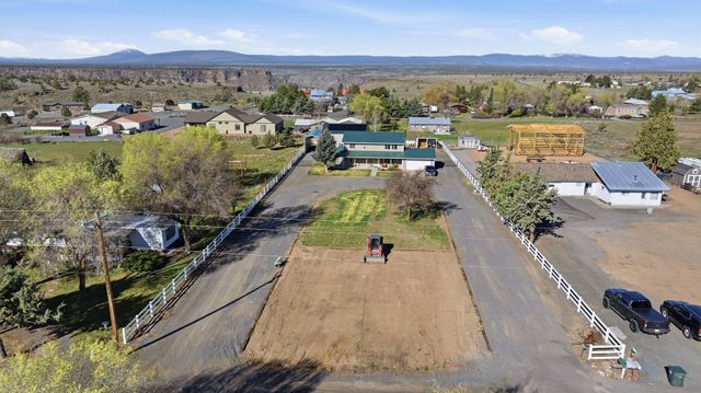 6600 SW Frazier Drive, Culver, OR 97734