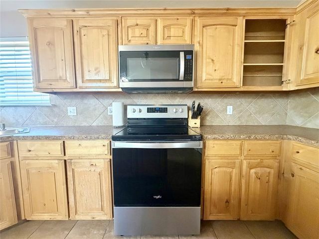 10017 SW 23rd Street, Yukon, OK 73099