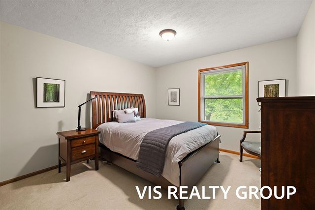 72 Skyline Circle, Grand Rapids, MI 49504