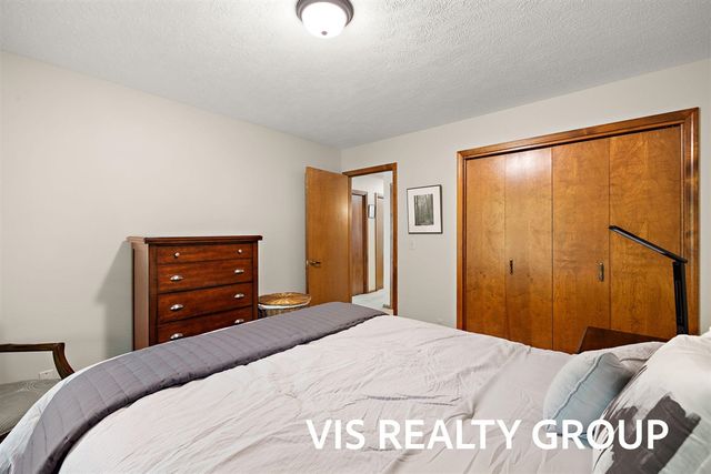 72 Skyline Circle, Grand Rapids, MI 49504
