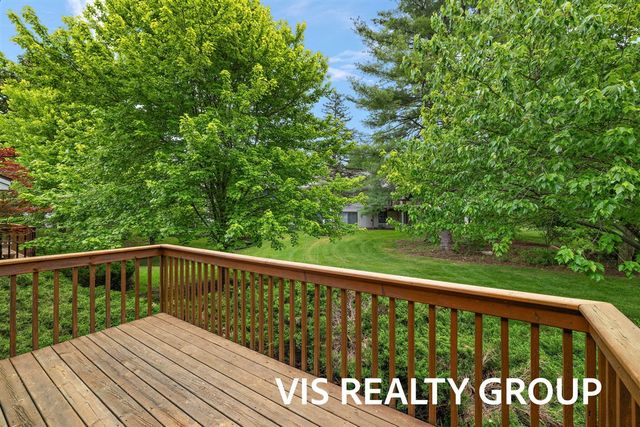 72 Skyline Circle, Grand Rapids, MI 49504