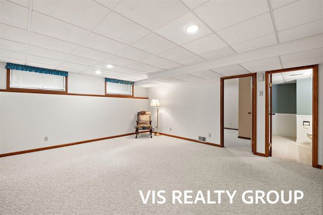 72 Skyline Circle, Grand Rapids, MI 49504