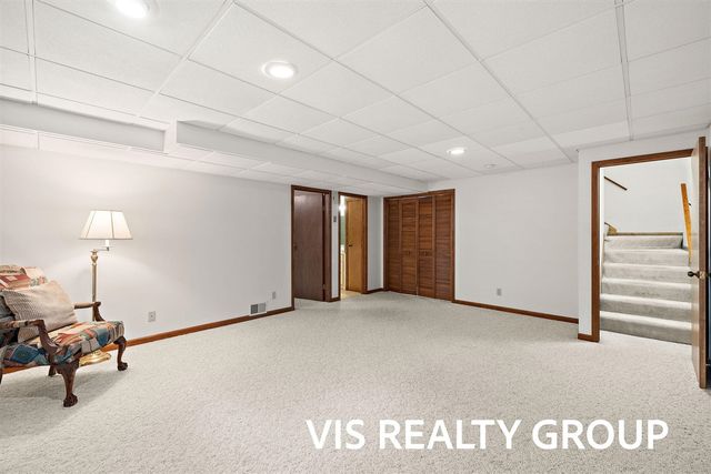 72 Skyline Circle, Grand Rapids, MI 49504