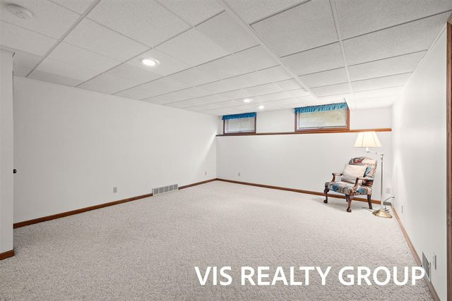 72 Skyline Circle, Grand Rapids, MI 49504