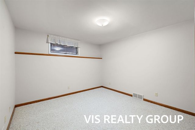 72 Skyline Circle, Grand Rapids, MI 49504