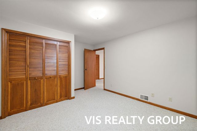 72 Skyline Circle, Grand Rapids, MI 49504