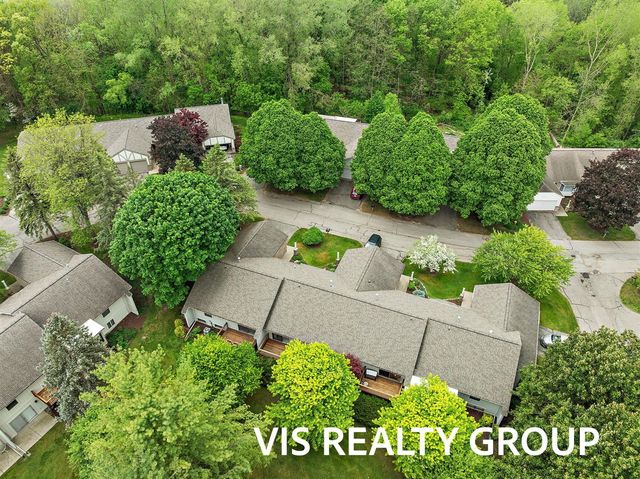 72 Skyline Circle, Grand Rapids, MI 49504