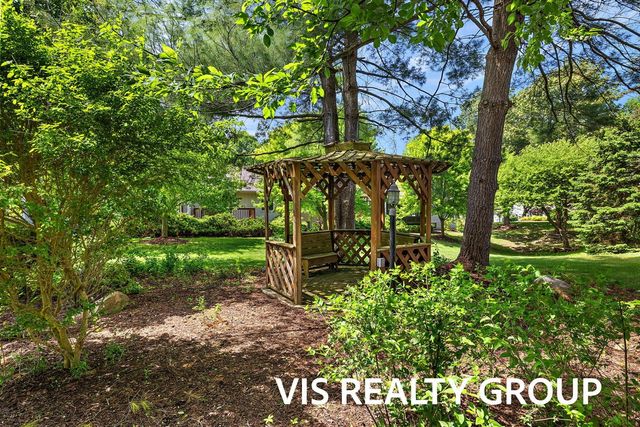 72 Skyline Circle, Grand Rapids, MI 49504
