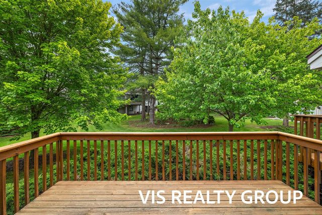 72 Skyline Circle, Grand Rapids, MI 49504