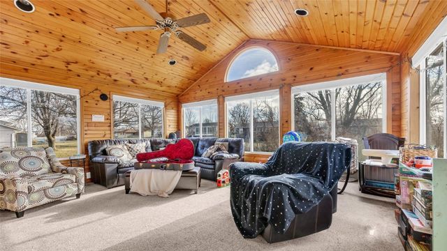 327 Boyson Road NE, Cedar Rapids, IA 52402