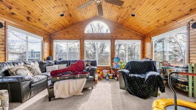 327 Boyson Road NE, Cedar Rapids, IA 52402