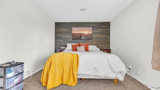 327 Boyson Road NE, Cedar Rapids, IA 52402