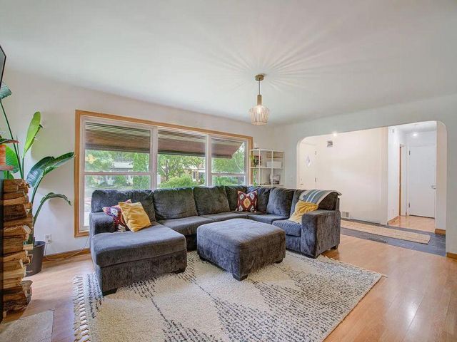 2011 Vincent Avenue N, Minneapolis, MN 55411