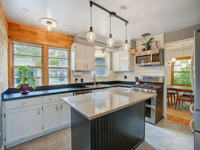 2011 Vincent Avenue N, Minneapolis, MN 55411