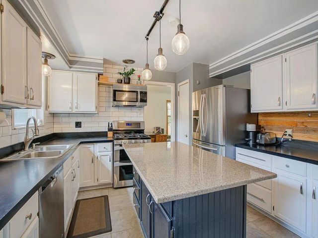 2011 Vincent Avenue N, Minneapolis, MN 55411