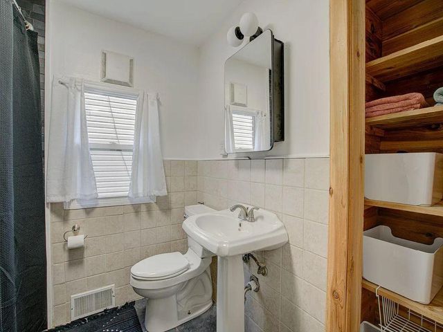 2011 Vincent Avenue N, Minneapolis, MN 55411