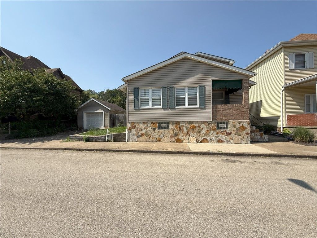 606 N Railroad St, Penn Twp, PA 15675