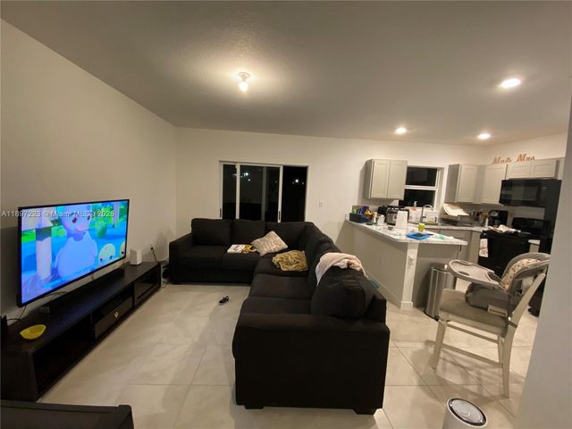 493 NE 5th Pl, Florida City, FL 33034