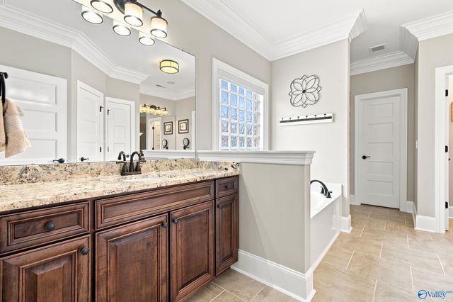 32 Forest Meadow Blvd SW, Huntsville, AL 35824