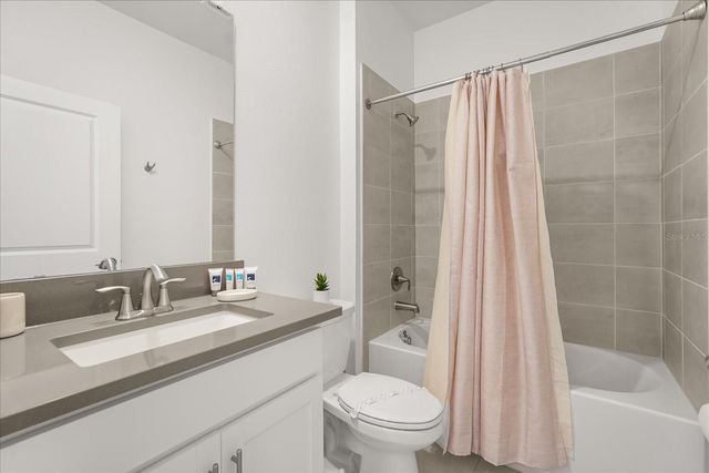 8946 PLAY THROUGH DRIVE, Davenport, FL 33896