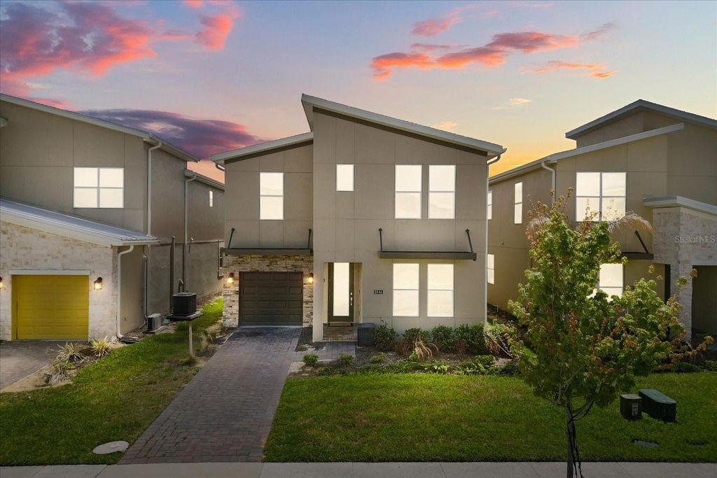 8946 PLAY THROUGH DRIVE, Davenport, FL 33896