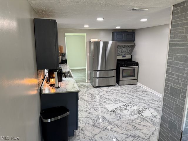 5384 Rolling Avenue, Lorain, OH 44055