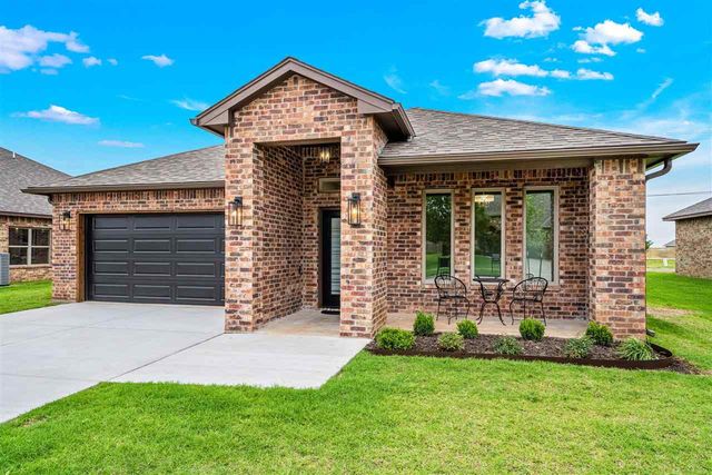 2606 SW 68th St, Lawton, OK 73505