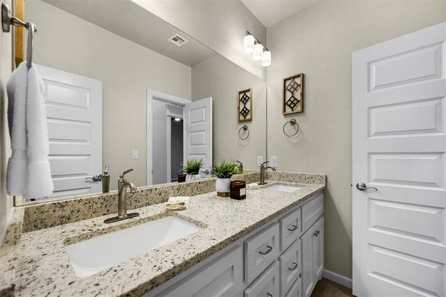 2606 SW 68th St, Lawton, OK 73505