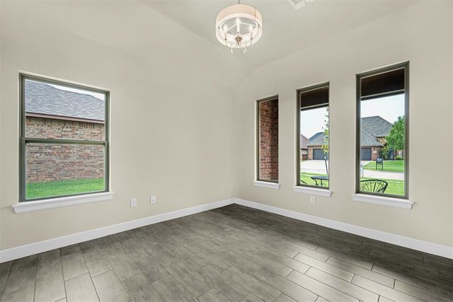 2606 SW 68th St, Lawton, OK 73505