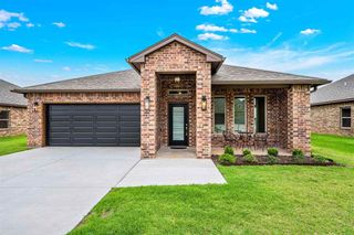 2606 SW 68th St, Lawton, OK 73505