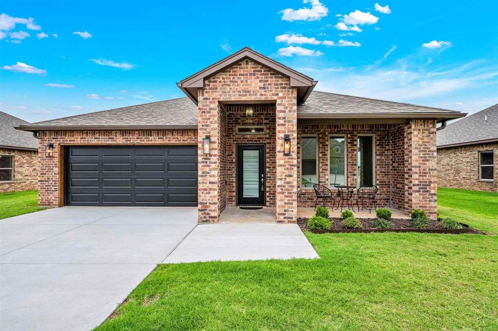 2606 SW 68th St, Lawton, OK 73505