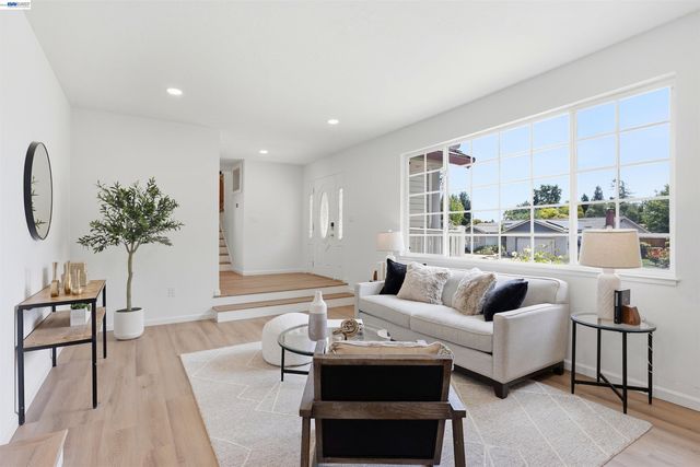 104 Scarboro Pl, San Ramon, CA 94583