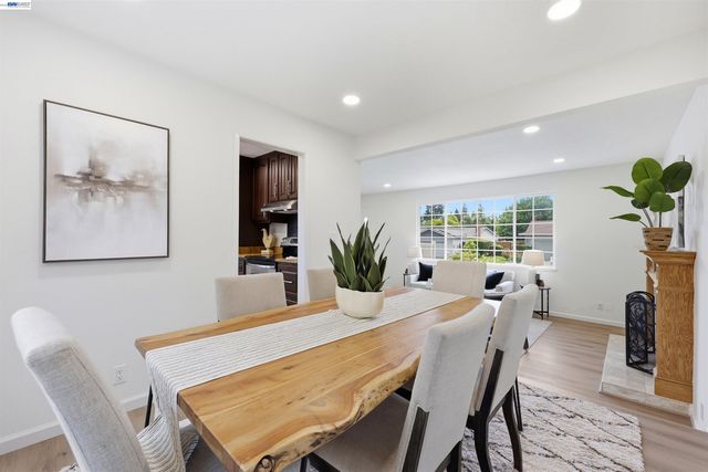 104 Scarboro Pl, San Ramon, CA 94583