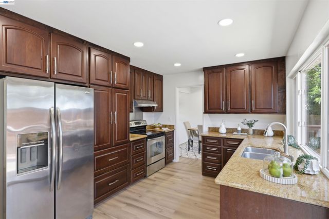 104 Scarboro Pl, San Ramon, CA 94583